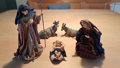 Krippenfiguren bekleidet neu - bekleidet,,
